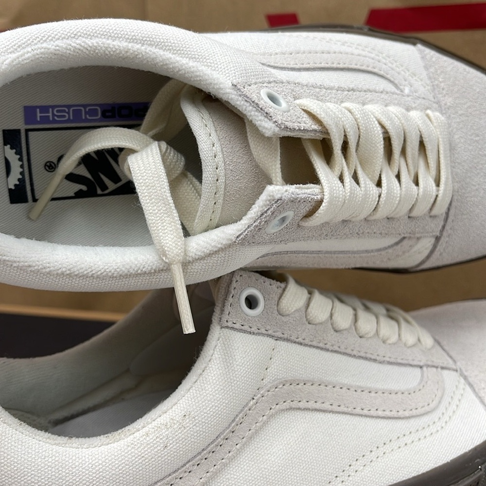 Vans Men’s Bmx Old Skool
Marshmallow/Gum
VN0005UZOVM Sneakers - Picture 12 of 16